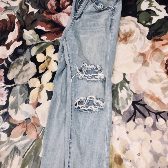 Mom Jeans - Picture 3 of 4